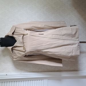 Guess Trench Coat, Women's Size XS. Color Tan, knee length.